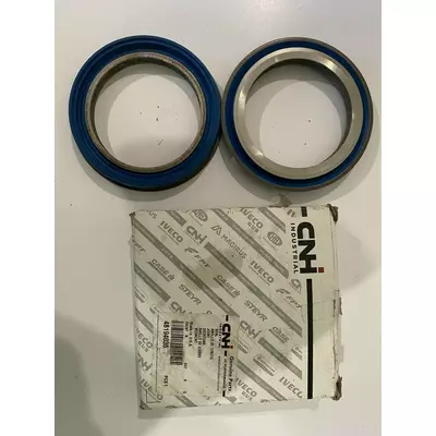 Комплект з двох половинок МАНЖЕТА 48194035 (84573722, 84198544), QT500